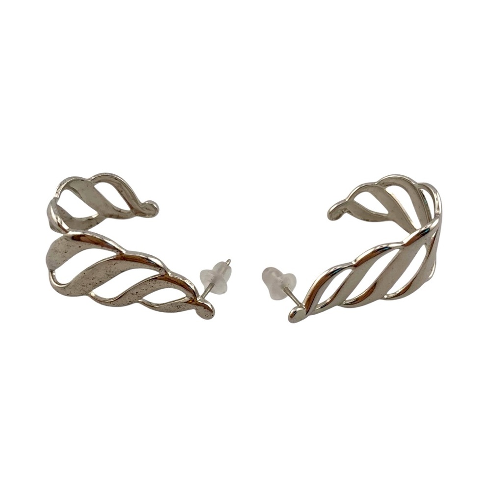 MONET POST PIERCE SILVER TONE OPEN WEAVE LADDER LOOP HUGGY EARRINGS VINTAGE 1"